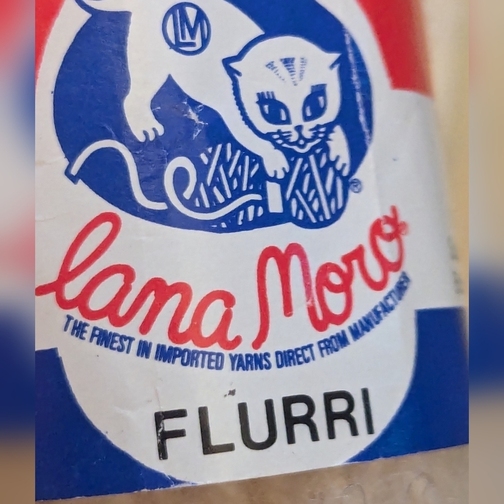 🧶 Lana Moro Flurri 6 , 1 oz Skeins Super High Bulk Acrylic Cream White